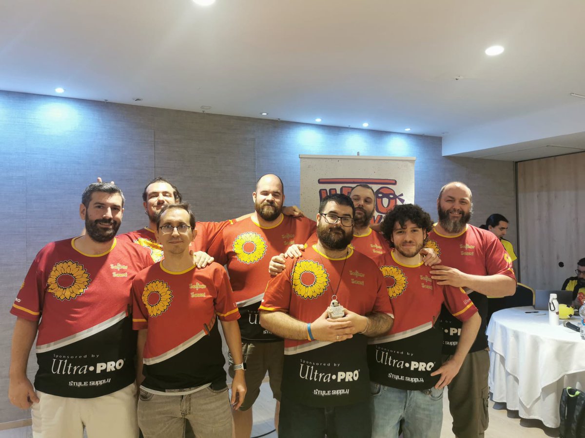 Pintorpin's tweet image. Went 1st in swiss but died in top 8 to an oscilio (that I had just beaten) that had quite the highroll.
Thats life sometimes you highroll drawing CnCs and sometimes you get highrolled 🤣 🤣 🤣
Really happy about at least 3 Sunflowers qualifying for Worlds, expect us there!!!