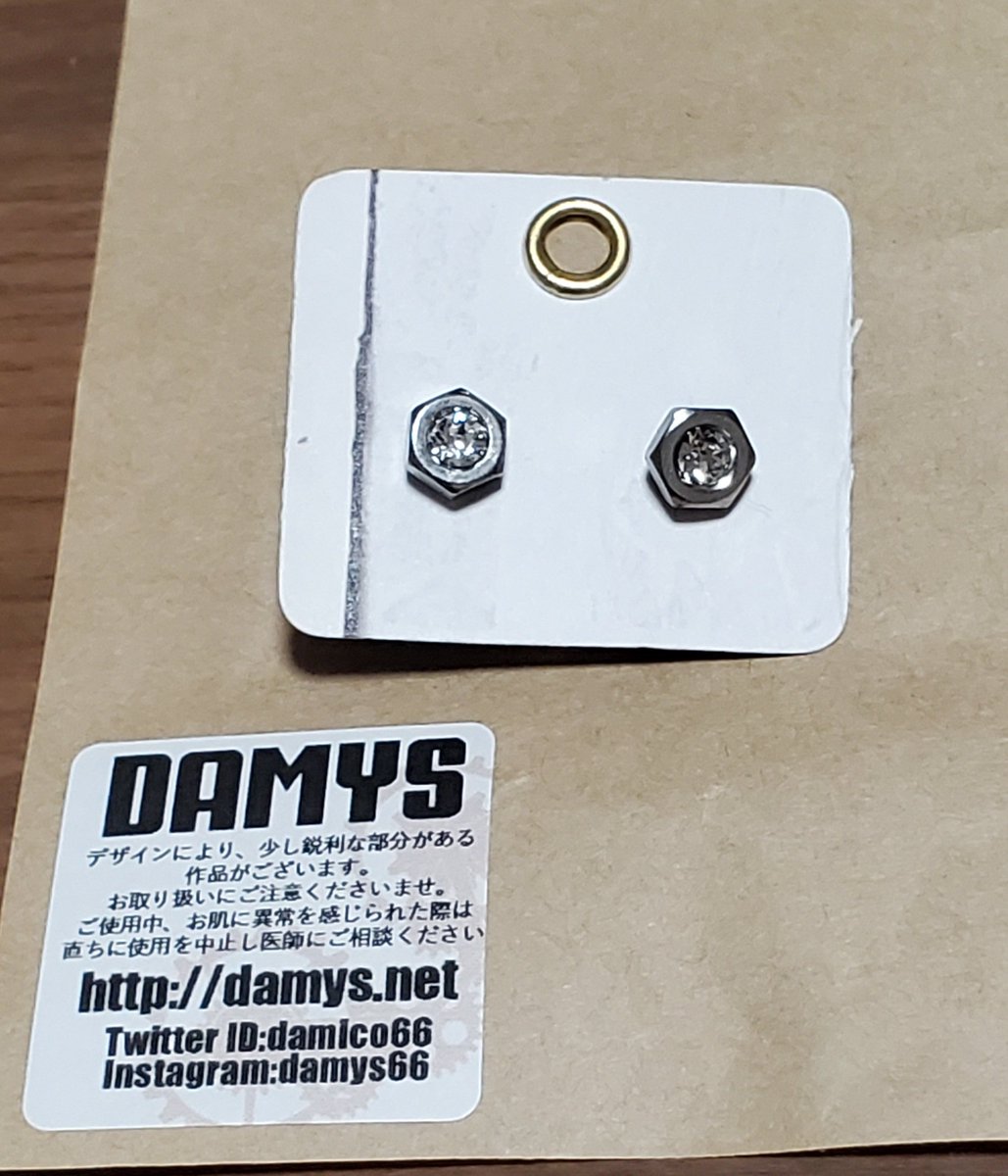 Tkahiiiiiiiiii's tweet image. #デザフェス戦利品
DAMYSさん(@damico66)のブースにて六角ナットのピアスを購入しました。今年で15周年と言う事でこれからもお身体に気を付けて新作を生み出していって欲しいですね😊
#デザフェス61