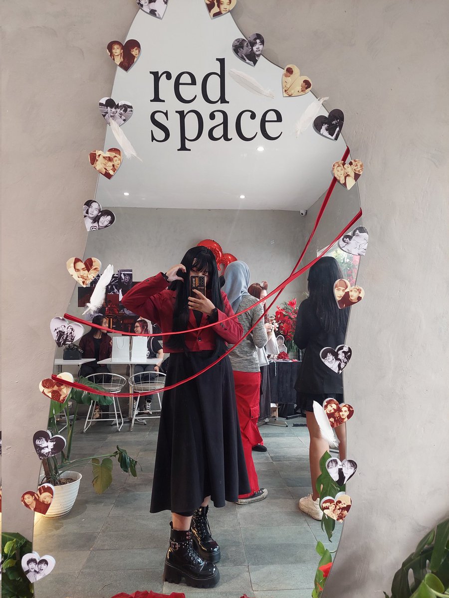 hwngraa_'s tweet photo. Kondangan ke chanjin🥰🫶
Thank youu @320space for the cafe event, luvv❤️ https://t.co/ya5bJB5BEt