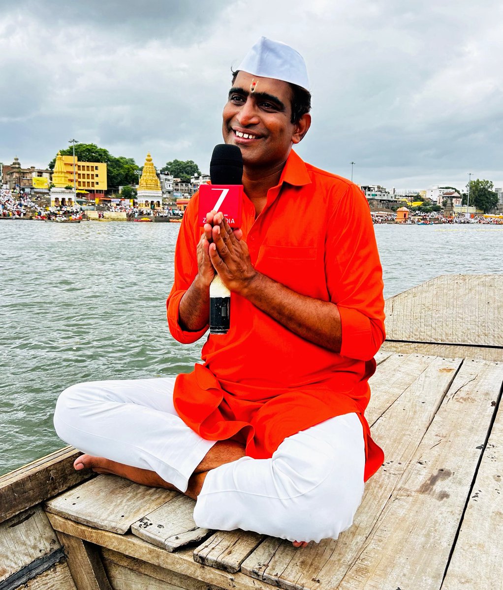 mesandeeppathak's tweet image. आषाढी एकादशीच्या शुभेच्छा माऊली 🙏

गेले १८ दिवस मी वारी मधे आहे. प्रेमानं वारकऱ्यांनी खाऊ घातलं “पोट भरले”
टाळ, मृदंग, अभंग एैकून “मन भरलं”
पण आज पंढरपूरला आलो अन “डोळे भरले”

#आषाढीएकादशी #पंढरपुर #वारी2025 #sandeeppathak #anandwari