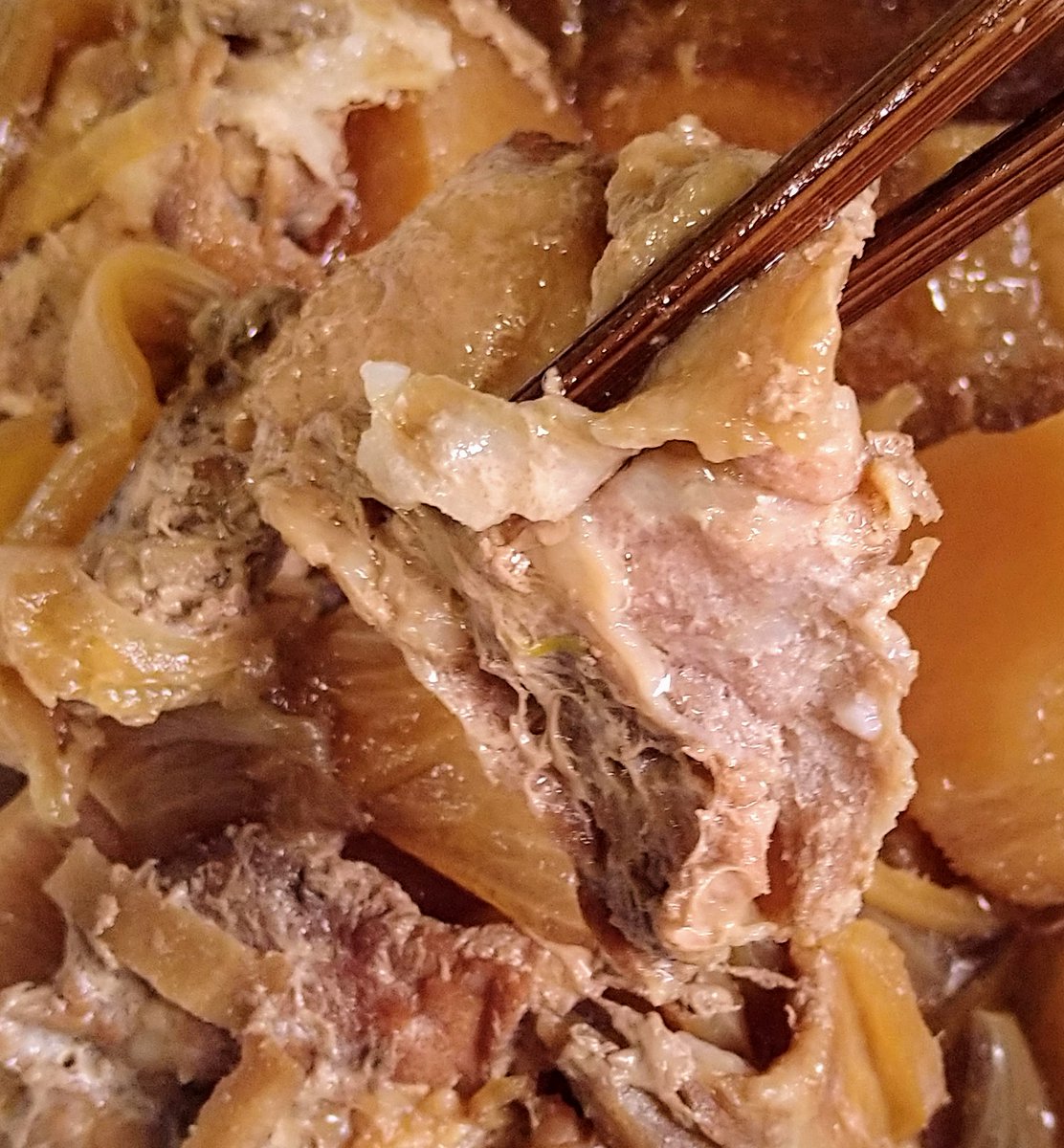 写真は♪在庫食材テケトークッキング♪『テケトー炊飯器ぶち込み豚玉大根』(*^▽^*)♪

『大根、豚肉、玉葱、生姜、砂糖、醤油、濃縮鰹つゆ、水』を『炊飯器』にぶち込んでスイッチ・オン♪で簡単完成(*^▽^*)♪

パクパクパクパク♪うん♪美味い♪(*^▽^*)♪