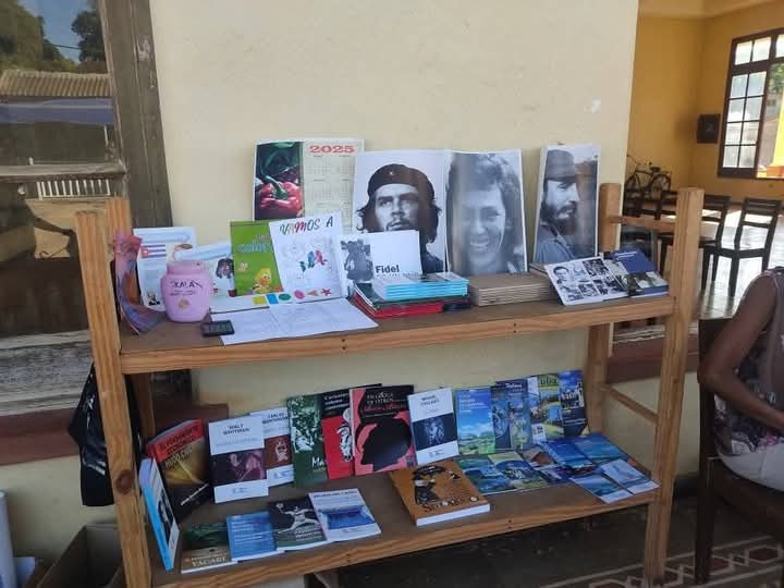 🔥 ¡Este sábado arrancó el #VeranoSiempreJoven en #Perico! 🌞  
📍 Máximo Gómez  
🎤 Payaso Chancletica  
📚 Venta de libros  
⚽ Juegos deportivos  
💼 Proyectos de Desarrollo Local  
¡Alegría, color y comunidad! 👏  
#MatancerosEnVictoria #Verano2025  
🔹 Fecha: 5 de julio