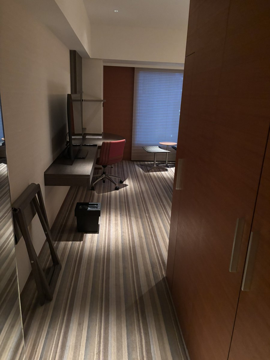 charlieb_lucy's tweet image. 初めてのHyatt Regency Tokyo. ラウンジもリノベ後で◎