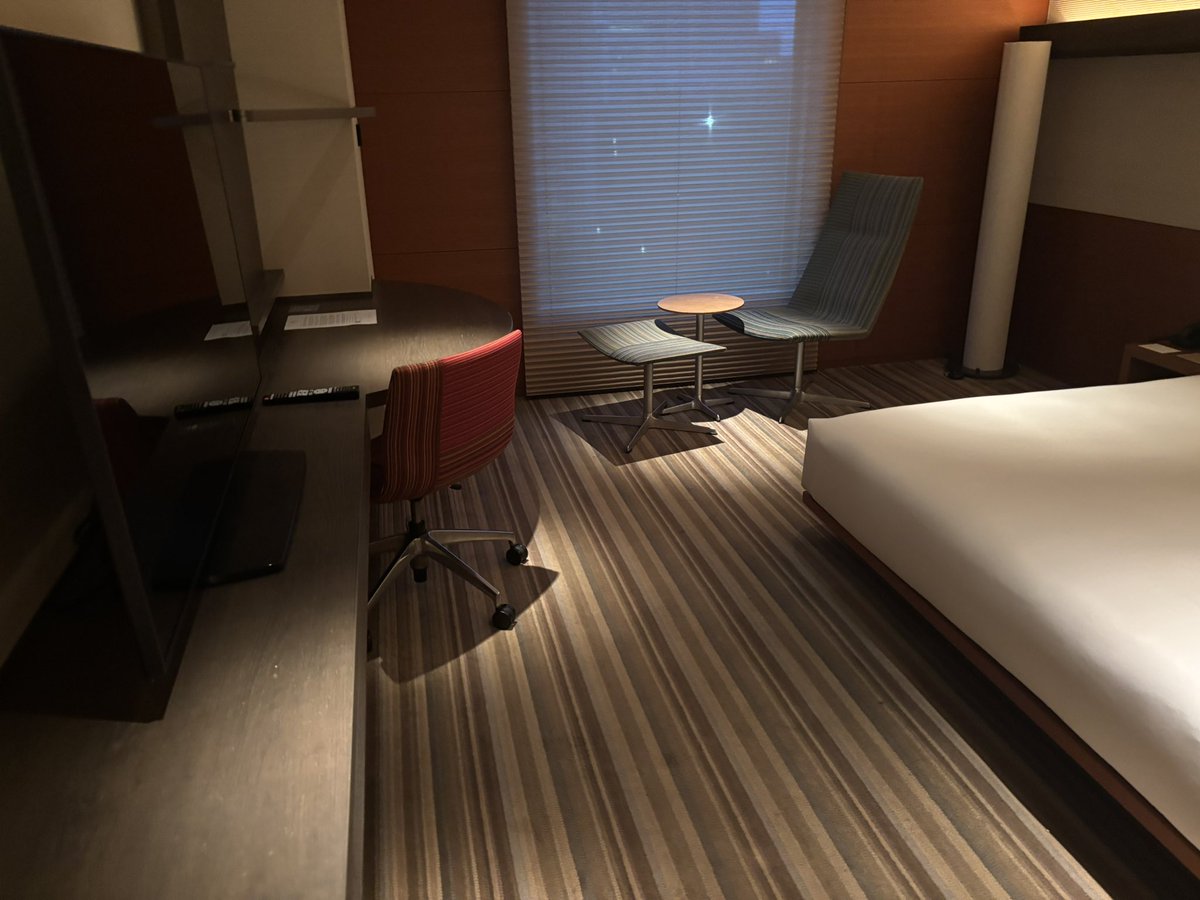 charlieb_lucy's tweet image. 初めてのHyatt Regency Tokyo. ラウンジもリノベ後で◎