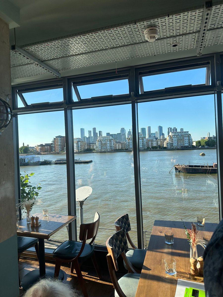 On Monday, we attended an evening networking event by She Means Business.

It was an uplifting session led by positivity and mindset coach Scott, whose energy resonated with everyone.

Connecting with other business owners whilst enjoying a cheeky pint by the river Thames! 🍺