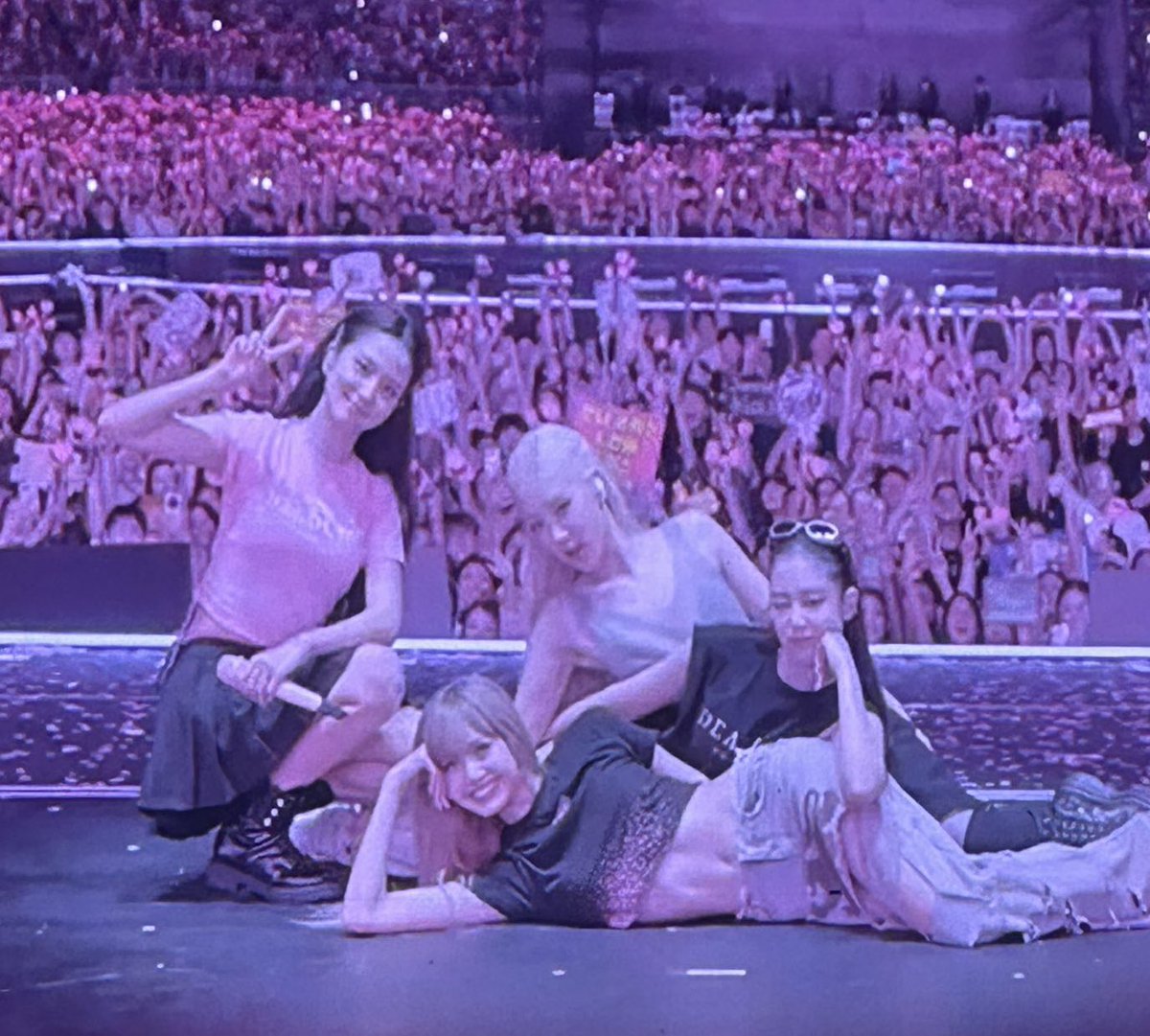 BLACKPINK 🖤🩷

DEADLINE TOUR BEGINS
#DEADLINE_IN_GOYANGDay2
#BLACKPINK_DEADLINE