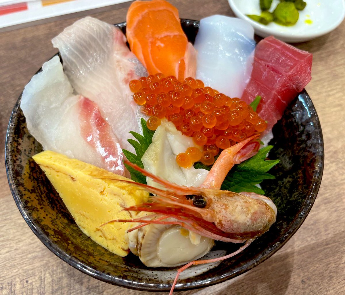 morpho_sk's tweet photo. 昼食、夕食、昼食
海鮮丼☺️
魚はいいなあ https://t.co/MAeTYzfLkP