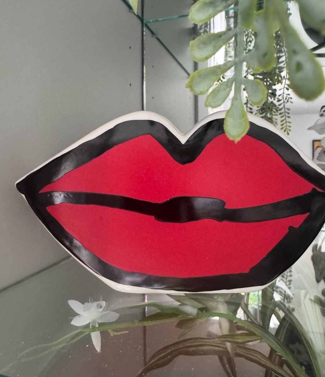 It’s #nationalkissingday a perfect reminder that intimacy isn’t always about s@x. Kissing can be a powerful expression of connection, affection and emotional closeness especially for those navigating illness, body changes or recovery💋👄🫦#kiss #snog #peck #french #connection