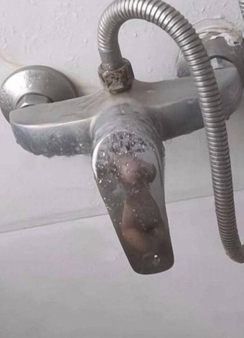 Muốn chụp nude mà sợ mẹ biết 🥲