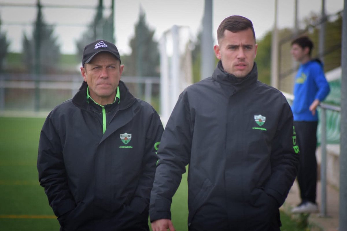 FICHAJE

No hace falta presentación: su sangre ya es verdiblanca🐍

⚽️Juan e Ismael se harán cargo de los juveniles esta temporada. Para que sigan aprendiendo a amar unos colores.

Gracias, padre e hijo, por seguir entregándoos a #EsoQueTeVuelveLoco💚🤍