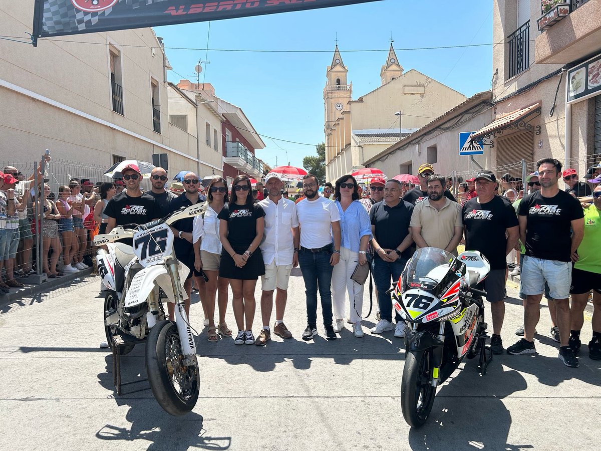 SubGobALIC's tweet image. 📍El subdelegado del Gobierno en Alicante, @JNievesMartinez , asiste al XXIII Trofeo de Velocidad Algueña, en memoria de Bernat Martínez Mas. 🏍️#Algueña #Motociclismo