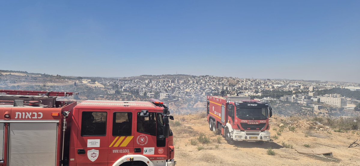 102_IL's tweet image. יישוב אפרת - שריפה מתפתחת סמוך ליישוב, תושבי השכונה הסמוכה התבקשו להסתגר בבתיהם.
צוותי סיוע ממחוז ירושלים בדרכם, לוחמי אש ומתנדבים ממרחב יהודה פועלים בשעה זו בשריפה סמוך לשכונת התמר באפרת, תושבי השכונה התבקשו להסתגר בבתיהם עקב העשן הסמיך.