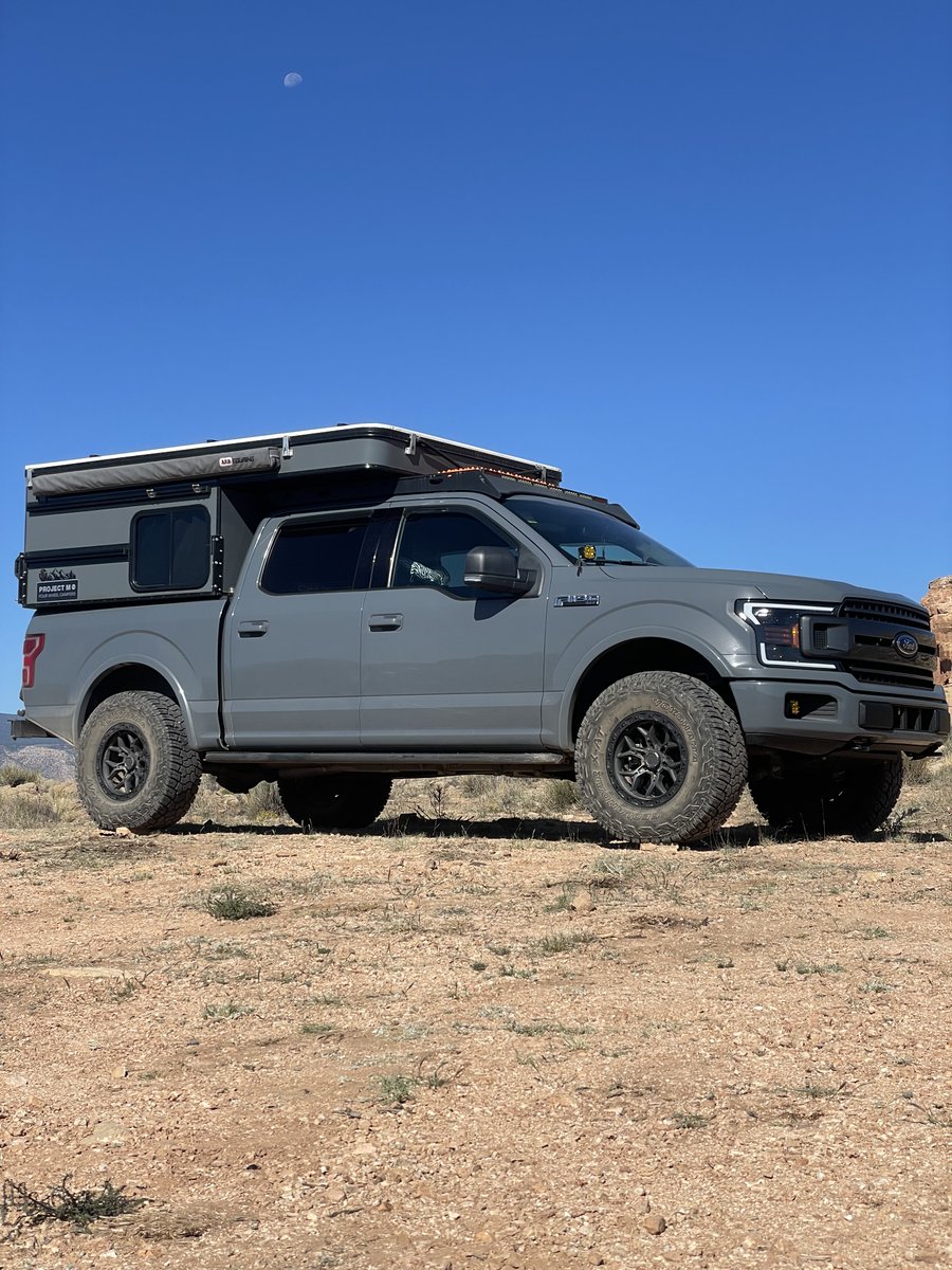 offroadium's tweet image. What's your choice - an RTT or a truck bed camper? This awesome F150FX4 overland build is equipped with a Project M camper by FourWheelCampers with full DIY rear buildout showing what's possible to achive if you go this route. 

offroadium.com/ford-f150-over…

#Ford #OFFROAD