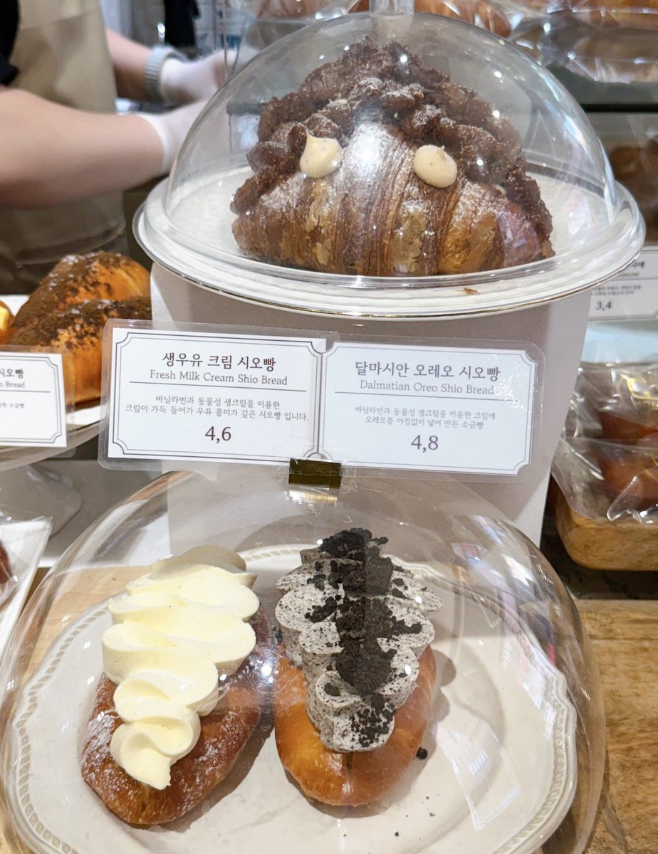 ノンヒョン駅3番近くで見つけたMarke Bakeryの塩パンがまっっっじで美味しい🥺🩷色んな種類の塩パンがありますが、この東京塩パンを買ってすぐ食べてみて下さい！！サックサクでバターがジュワッとして飛びます🤤塩パン好きは好きなこと間違いなし🥐地図→

📍Marke Bakery
　강남구 논현동 143-23 https://t.co/lQfdCZBT7B