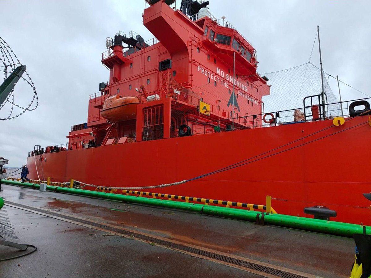 Explosion and ammonia leak on the tanker "Eco Wizard" in the port of Ust-Luga, St. Petersburg.

The Katsap Transport Ministry reported a "minor leak of liquid ammonia during a loading operation."

Informed sources report that the ship continues to sink.

An explosion occurred on