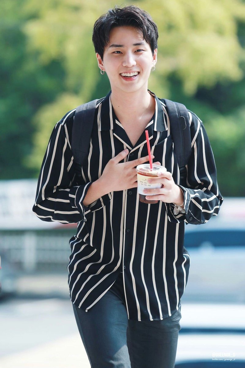 My_lovers_day's tweet image. 영현이 에데식 때 학우들이 자기 날라리로 생각할까봐 걱정한거 왜 이리 웃기지
현실은 저 인터뷰하고 2개월 뒤에 전설의 대나무숲 올라옴