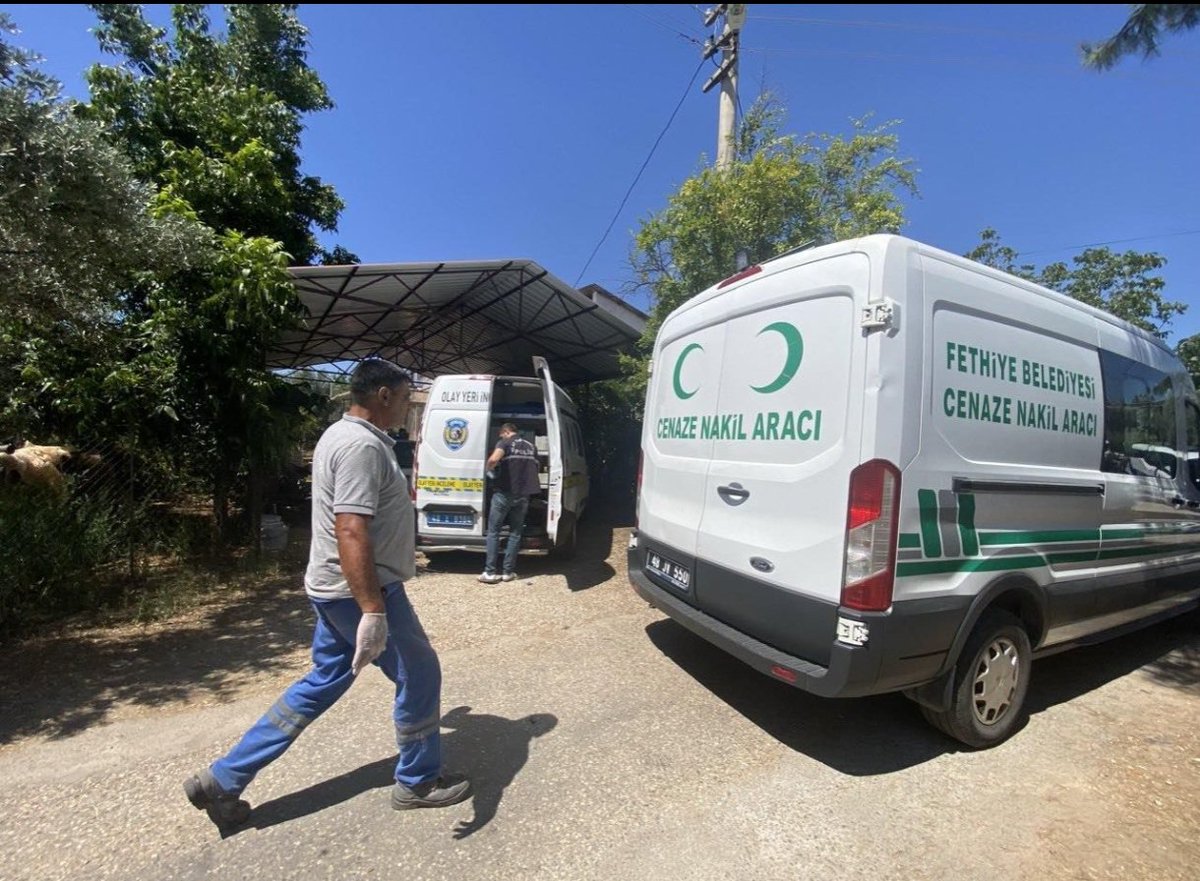 Muğla'nın Fethiye ilçesinde evinde ölü bulundu!

Muğla’nın Fethiye ilçesi Çatalarık Mahallesi'nde ikamet eden 30 yaşındaki Ebru Yıldız, evinde ölü bulundu.  

Olayla ilgili soruşturma başlatıldı..

#fethiye