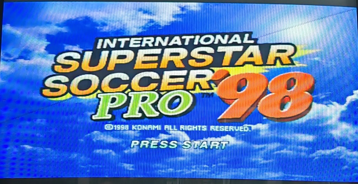 vidok_twit's tweet photo. Mon début d'après midi à la cool sur un titre sur lequel j'ai passé des heures... enfin sur sa démo à l'époque. 😅 ISS Pro 98 !
C'est toujours bien, même en 2025. Évidemment il ne faut plus y chercher une simulation mais le jeu a toujours un charme fou !
#PlayStation #ISSPro https://t.co/J47gnxxvTD