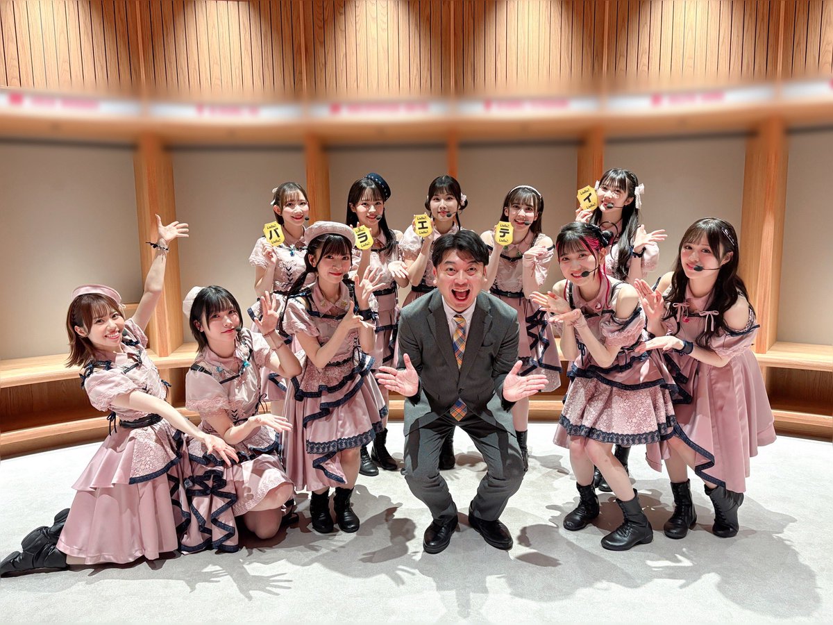 Liella_PLSP's tweet image. 💫#ちゅーとりえらいぶ_Day2💫
ラブライブ！スーパースター!!
Liella!のちゅーとりえらいぶ!!

2日間ご参加いただきました皆様、ありがとうございました🌟
「ィ」バッジを手に入れたのは...
　✨️🥇結那🥇✨️

そしてなんとサプライズでタイムマシーン3号さんが登場💕💕💕…