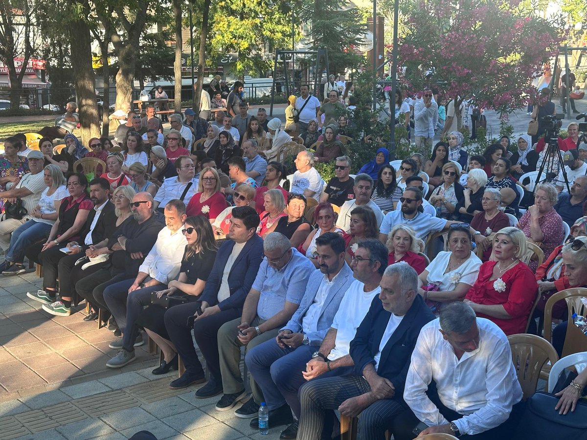 sinogluosman's tweet image. Rami Gönüllüler Korosu'nun düzenlediği “Uyuşturucuya Hayır” temalı konserde bir aradaydık.
Bağımlılıkla mücadelede yürüttüğümüz çalışmaları ve bu alandaki toplumsal sorumluluğumuzu bir kez daha dile getirme fırsatı bulduk.