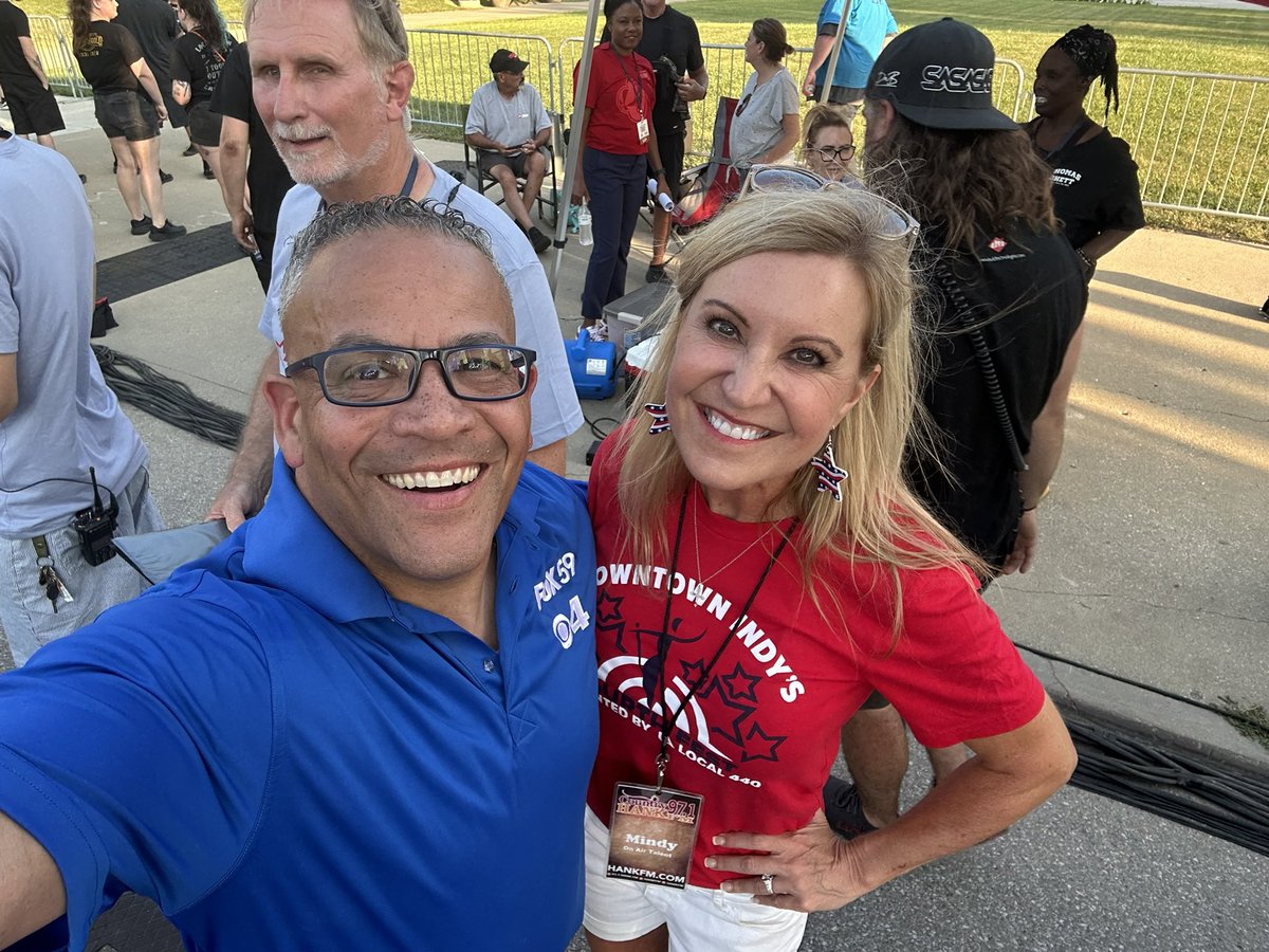 RafaelOnTV's tweet image. Great working the “Fourth Fest” stage with @HANKFM Mindy Winkler. The Anderson native snd Ball State is a pro! It’s always great to catch up with people who love what they do.