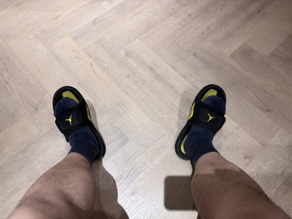 Miuss6's tweet photo. 你猜是蓝的还是黑的 https://t.co/JvJ62lHI4s