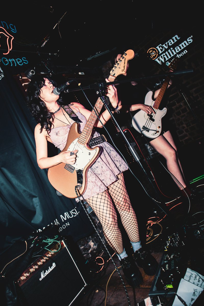 Hive Magazine (@hive_mag) on Twitter photo GALLERY: We went to catch Johnny Majestic at Slim Jim's Liquor Store in London, with support from Veronica Bianqui and Ben Maier!
📸: <a href="/Miriam_Demir/">Miriam Demir</a>
🔗: hivemagazine.net/live-galleries… GALLERY: We went to catch Johnny Majestic at Slim Jim's Liquor Store in London, with support from Veronica Bianqui and Ben Maier!
📸: <a href="/Miriam_Demir/">Miriam Demir</a>
🔗: hivemagazine.net/live-galleries…