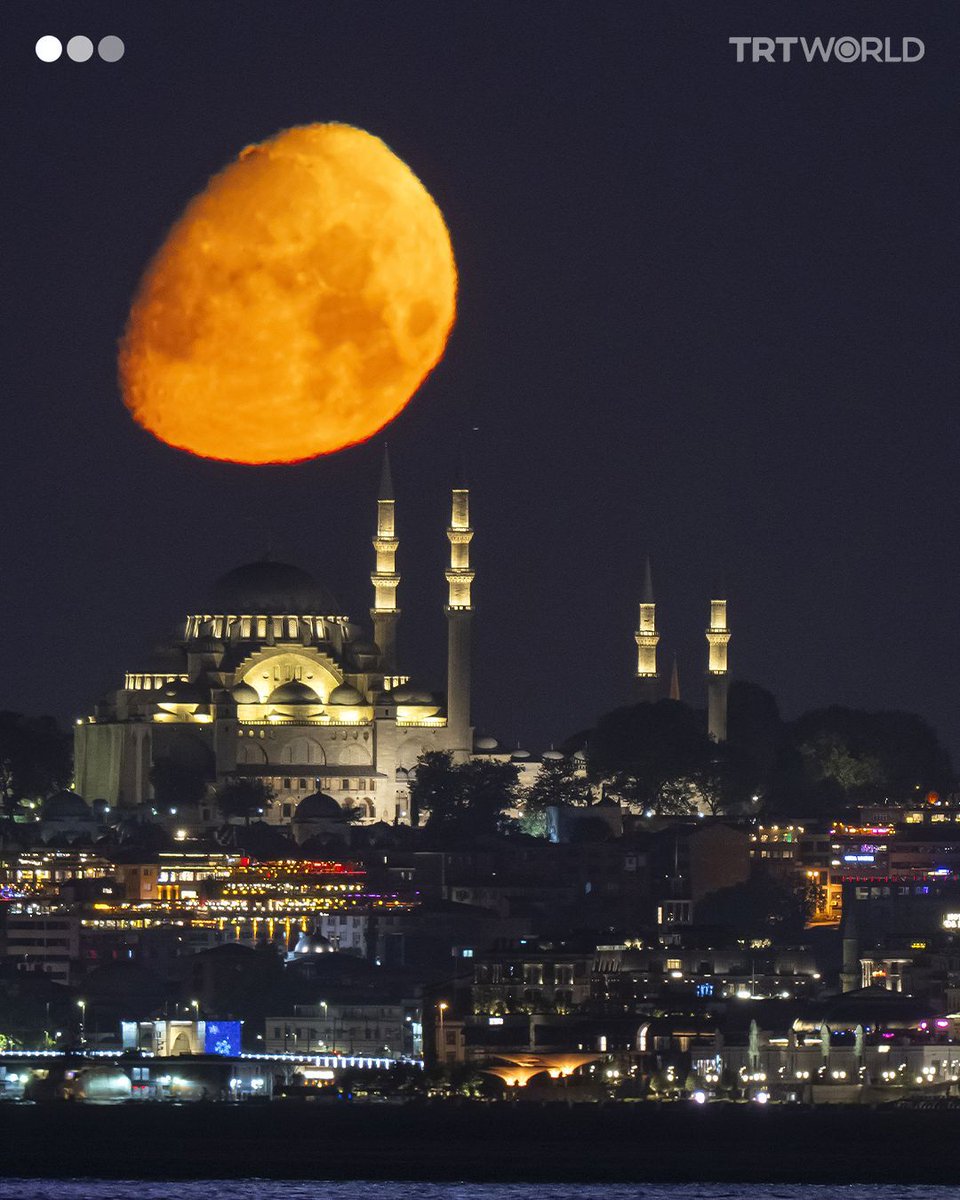 On July 6, 2025, a glowing moon bathed Istanbul’s night sky, illuminating iconic landmarks such as the Ottoman masterpiece Suleymaniye Mosque and the 15 July Martyrs’ Bridge–a captivating moment blending nature’s grandeur with the city’s rich heritage