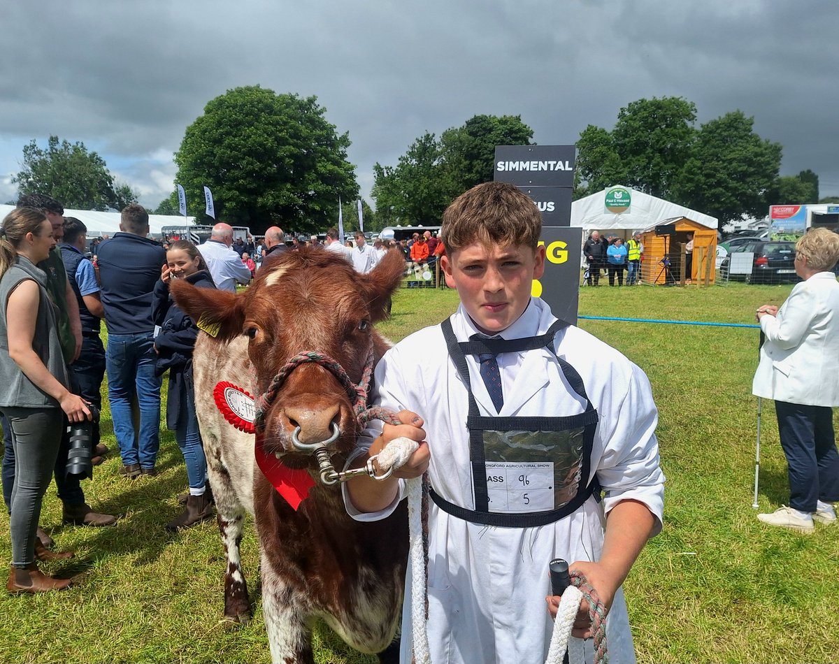 Thomas Williams from Co Meath with his Shorthorn heifer after taking top spot in the young handlers class here in Longford. <a href="/farmersjournal/">Irish Farmers Journal</a>