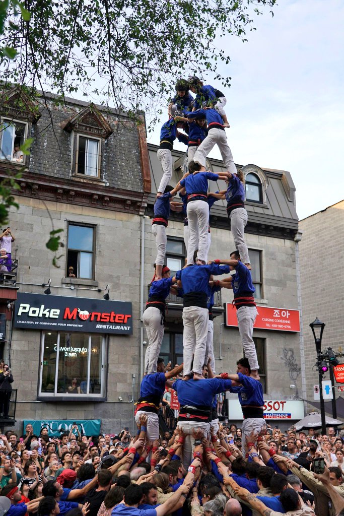 Castellers de la Vila de Gràcia (@cvg_cat) on Twitter photo Ahir dissabte vam actuar a la Rue Saint Denis de Montreal 10 anys després junt amb els nostres fillols <a href="/CastellersMTL/">CastellersMTL</a>
Després d'un breu taller i una cercavila vam fer-hi 2pd4, 4d7, 5d7, 4d6a, pd5 i 2pd4 de sortida! Ahir dissabte vam actuar a la Rue Saint Denis de Montreal 10 anys després junt amb els nostres fillols <a href="/CastellersMTL/">CastellersMTL</a>
Després d'un breu taller i una cercavila vam fer-hi 2pd4, 4d7, 5d7, 4d6a, pd5 i 2pd4 de sortida!