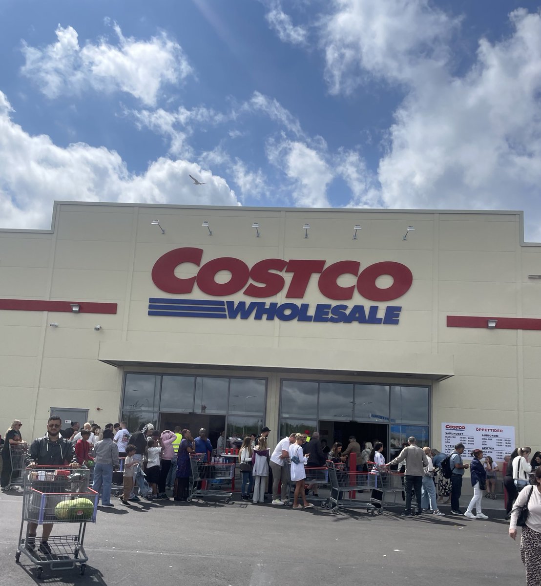 Man förstår nu varför $COST värderas till P/E 59,47…. kaos