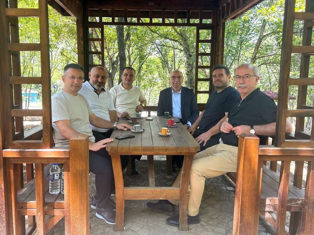 Birlikte Güzel, Birlikte Güçlüyüz…

Pazar sabahının huzuruna, dostlukların sıcaklığı ve güzel sohbetin bereketi eklendi…

Eski milletvekilimiz Sayın Şenel Yediyıldız, Aybastı önceki dönem belediye başkanımız Beytullah Geçtan, Ziraat Odası Başkanımız Haydar Gürsu, önceki dönem