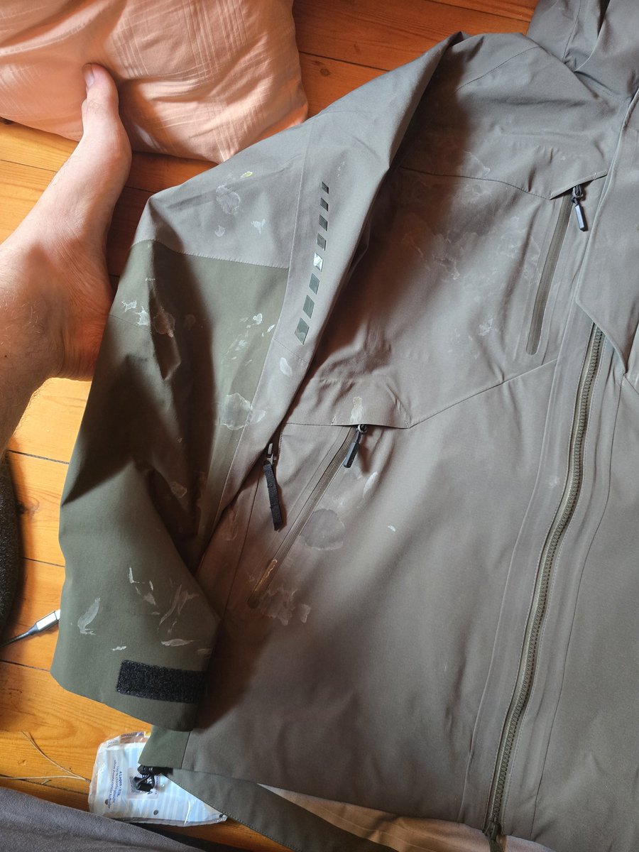 JacketPlay tweet media