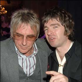 노엘바라라고 귀여운 넘 하나 있는데 키우실 분?
*말 많음 
*특히 음악 얘기 조심
*근데 갑자기 자기만의 시간 가짐 (이때 건들면 사나워요)
!! 몬스터 먼치 많이 먹으면 살찌니까 조금만 주세요