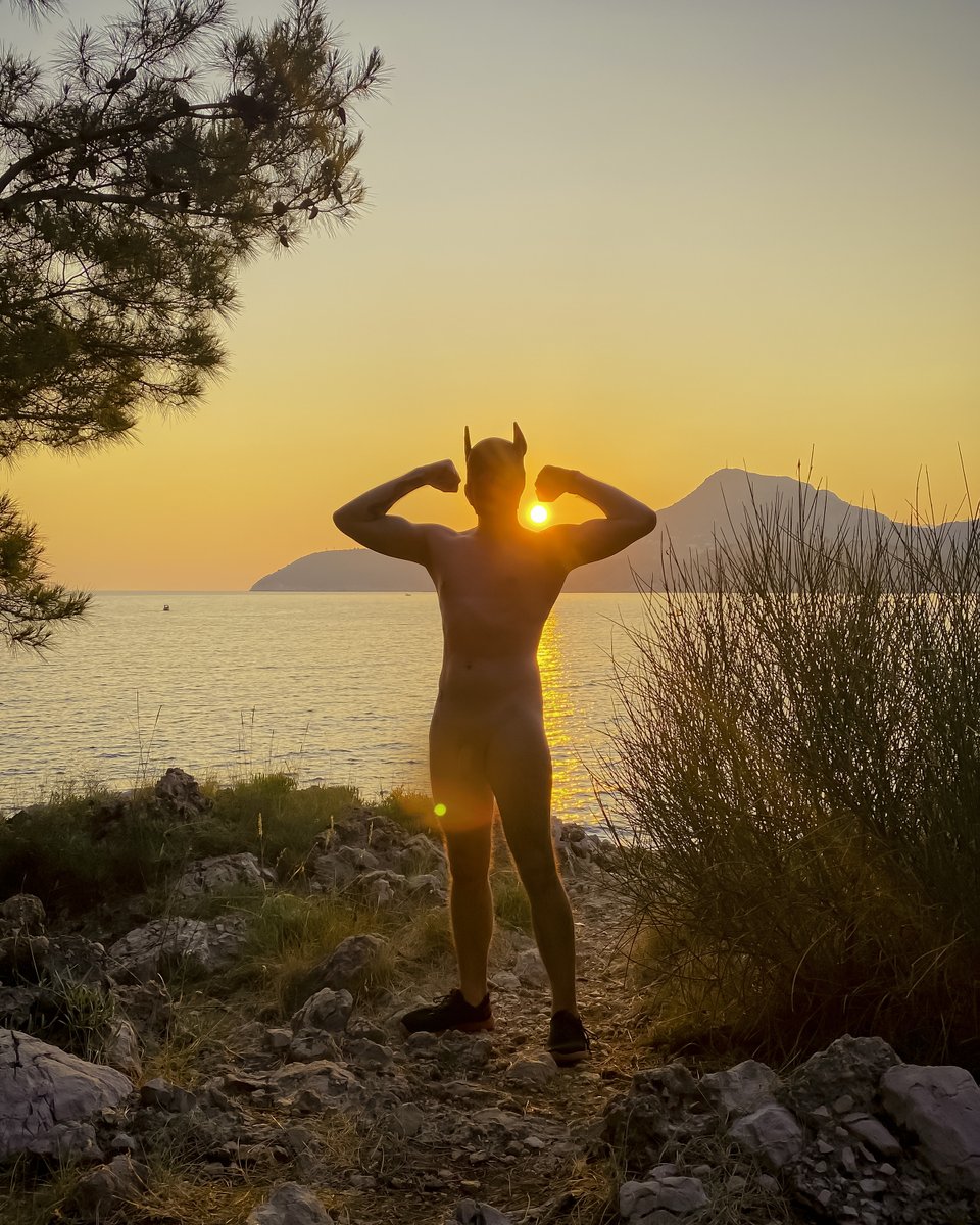 The strong pup just wants cuddles🐾

#puppyplay #humanpuppy #kinky #gayhot #pupplaygear #mrsleather