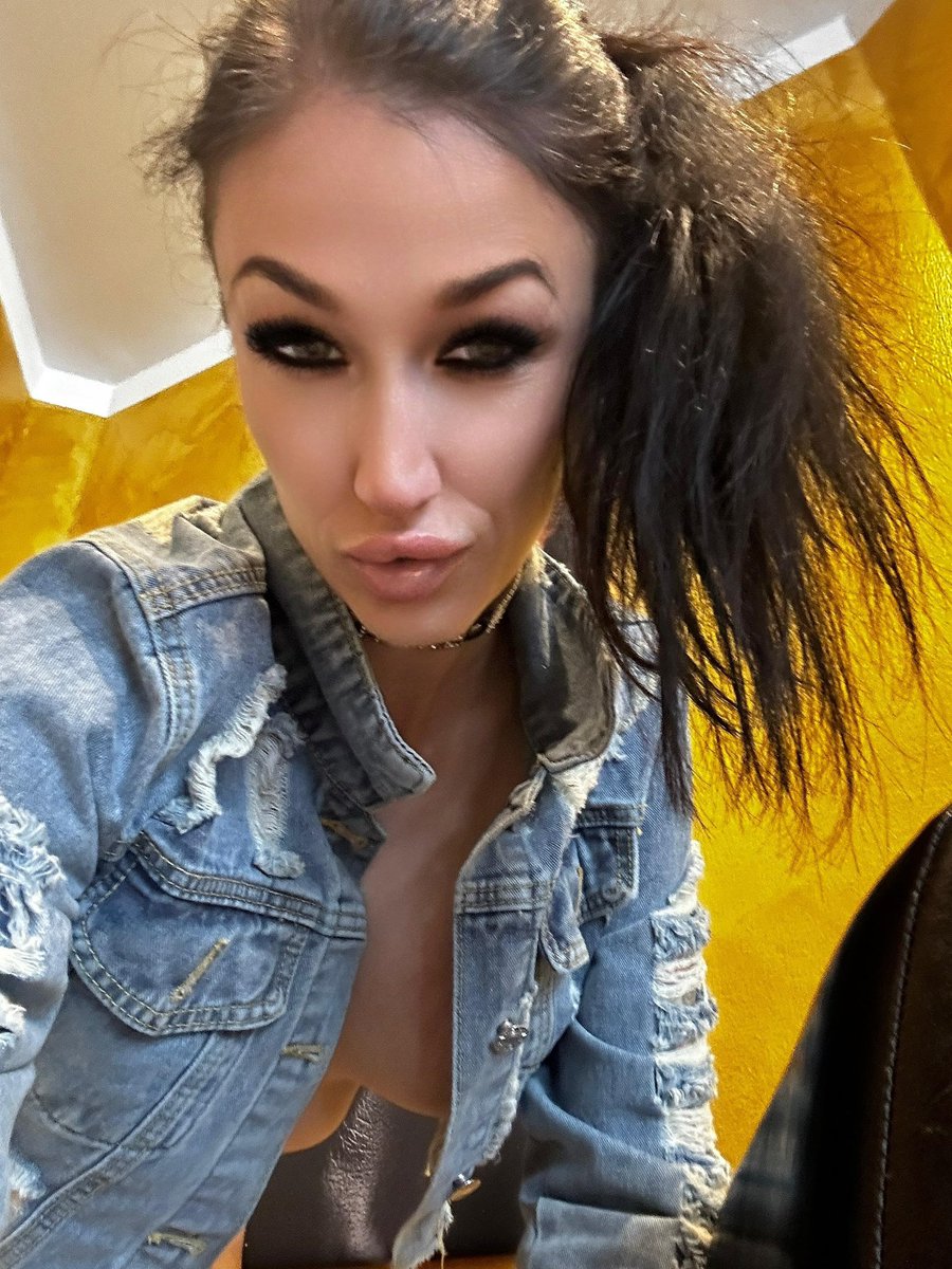 Welches Emoji beschreibt diese Ansicht am besten? 👀🖤