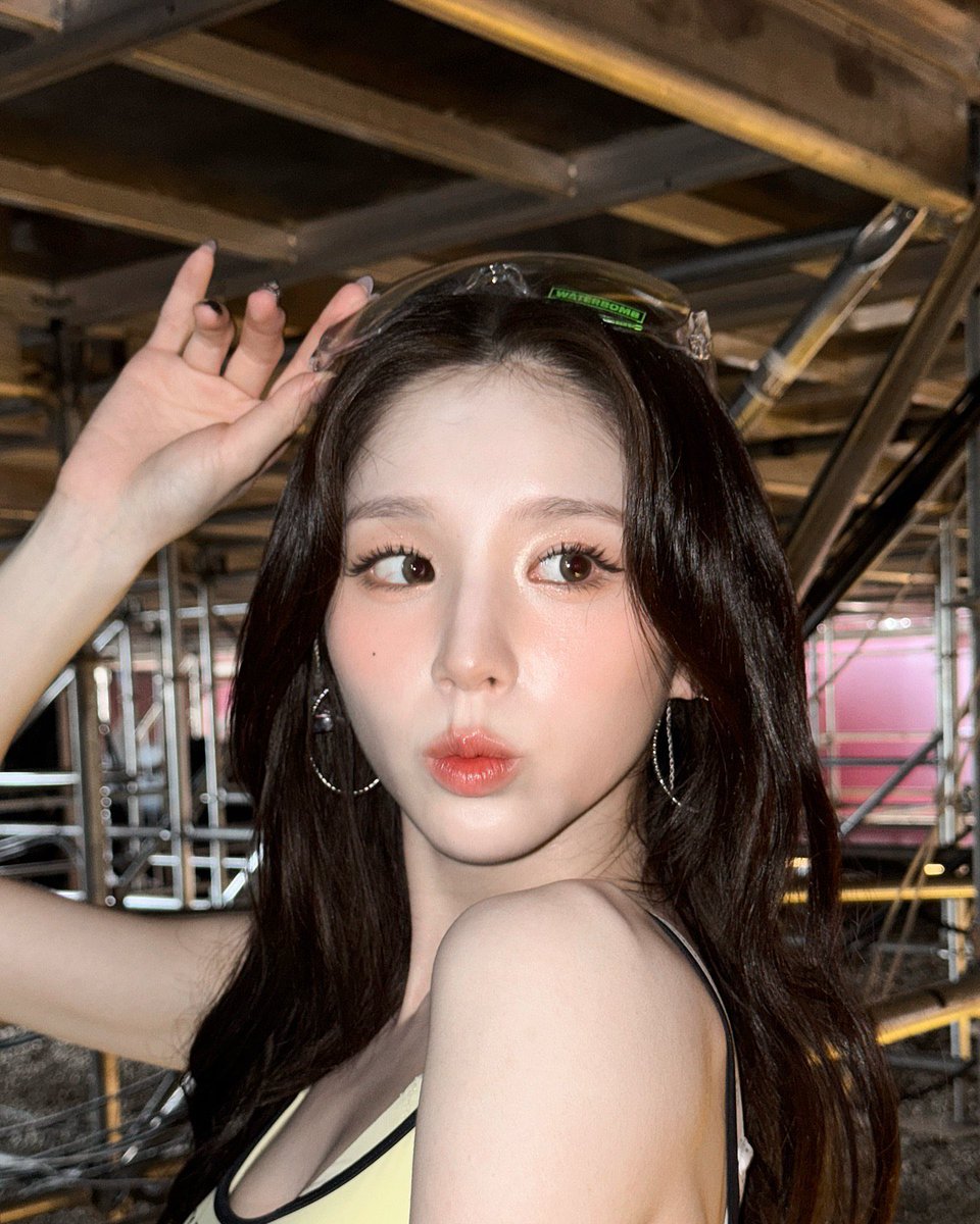 loona pics (@loonaboard) on Twitter photo 