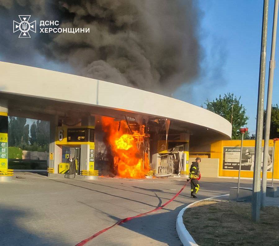 nexta_tv's tweet photo. ⚡ Repeated strikes on rescuers in Kherson and Kharkiv — a new tactic of terror

On the morning of July 6 in Kherson, Russian forces hit a gas station, sparking a large fire. When firefighters arrived to contain the blaze, a second strike followed. A fire truck was damaged, but fortunately, there were no casualties.

A similar scenario unfolded in Kharkiv: a nighttime drone attack, a fire, rescuers on the scene — and another strike targeting them directly. Emergency equipment was damaged, but the rescue teams survived.

❗️Russian occupiers openly post evidence of their own war crimes online. One video shows a cowardly and deliberate strike on a rescue vehicle sent to help civilians after Russian attacks.