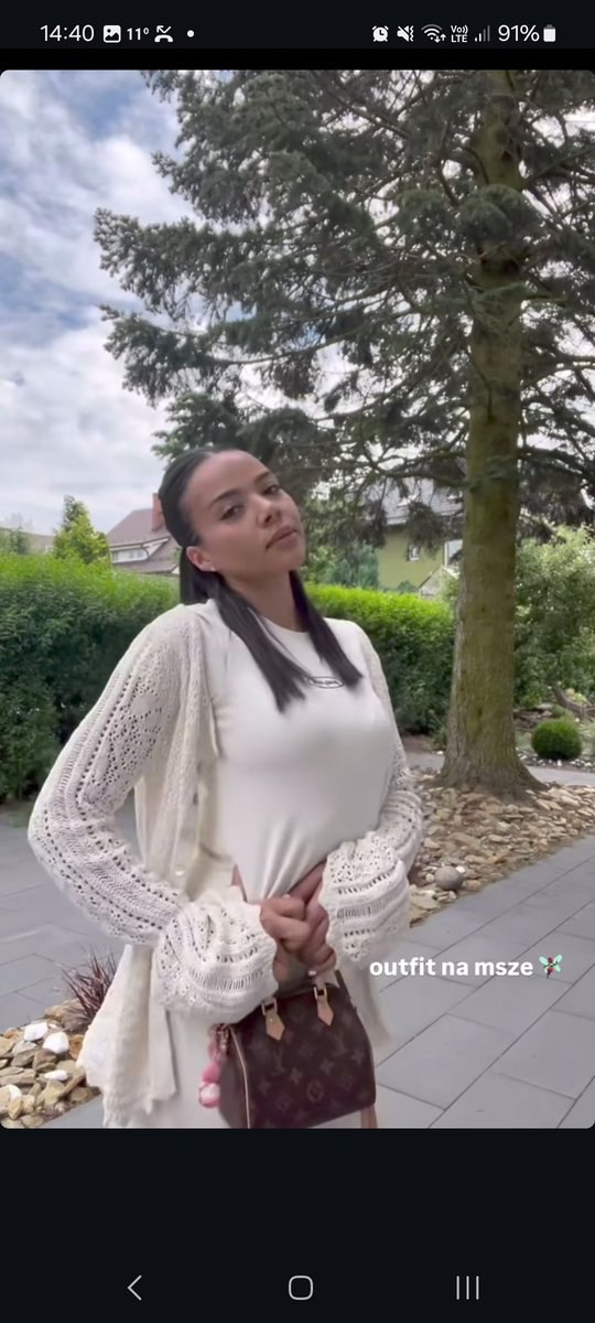 boomertv_poland's tweet photo. A Wy "bidoki" jaką torebeczkę zabieracie ze sobą do kościoła? Louis, Kors, czy inny Sruczczi?

#lexychaplin #lexy #domx #religia #kosciol #outfit #moda #louisvuitton #gucci #kors #influ #influencer https://t.co/Ezyl5eTVz2