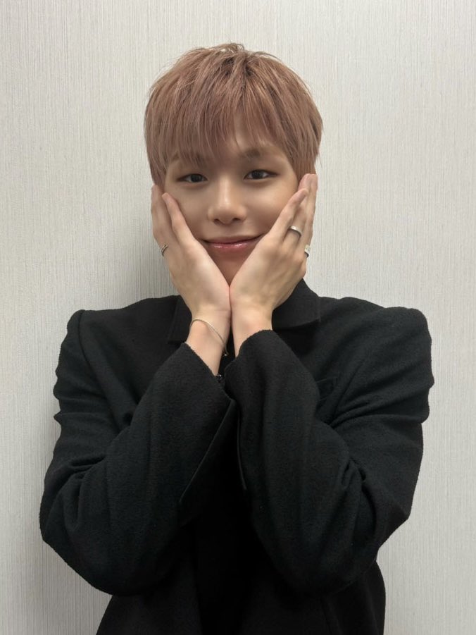 [📸] 250706 &lt;ALL MY DAY Taipei 팬사인회&gt; 완료🖤

#강다니엘 #KANGDANIEL
#Glow_to_Haze #Episode