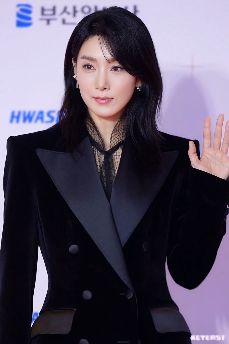 my_seohyung's tweet photo. I’ll always carry those days with me.. .

#kimseohyung #김서형 https://t.co/yTqHWBcxVZ