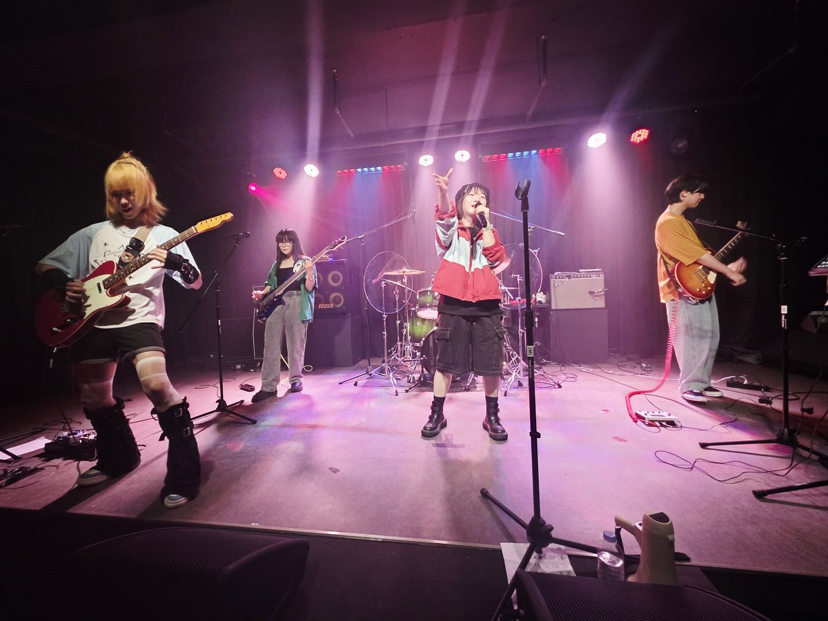 #TiSH #썸머디스토션 
물미역... 되고 말았습니다...
오늘도 최고의 공연이었어요~~~~~~
스트레스 다 날려버리고 갑니다!!!!!
팃슈 짱!