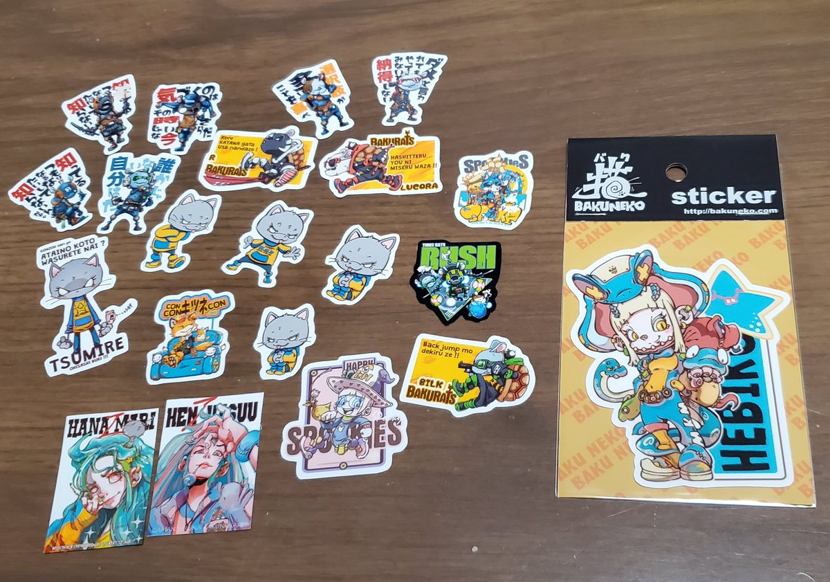 Tkahiiiiiiiiii's tweet image. #デザフェス戦利品
暴猫さん(@gonzou26)のブースにてフレークステッカーと通常ステッカー購入しました。フレークステッカーは、ランダムで10種入ってる物を2ケ購入しましたが欲しい子が何種類かあったので良きですʕ•̀ω•́ʔ✧
#デザフェス61