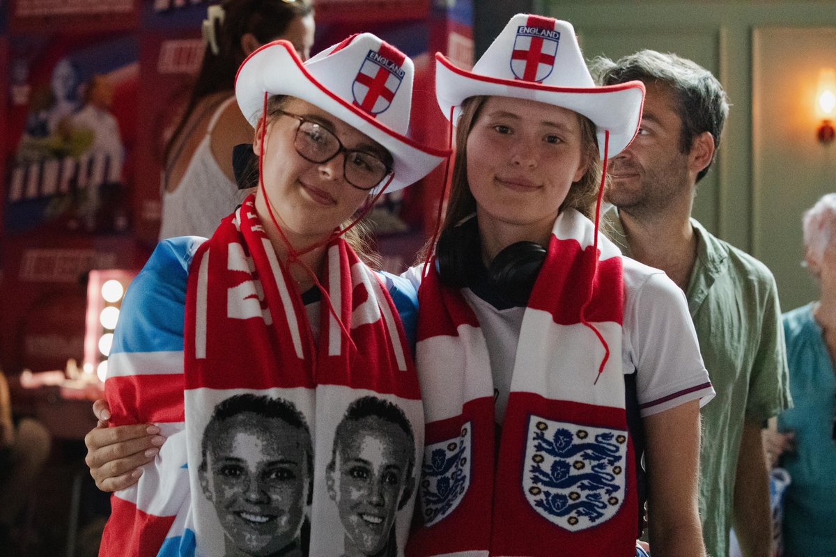 Some more photos from Lionesses HQ yesterday.

📸 <a href="/picturesbyesme/">esme</a>