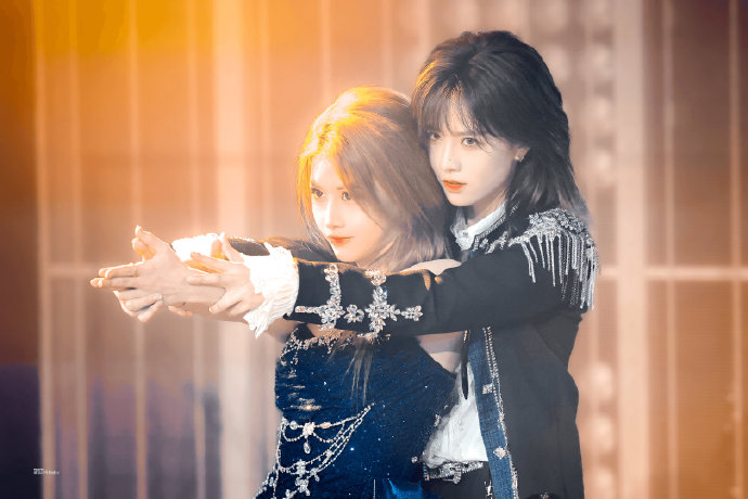 ดีไปหมด ตั้งแต่คน ชุด เพลง ยันท่าเต้น โดยเฉพาะ Breakdance ไป่จูทำถึงมาก 
Cr.二十七号痕迹