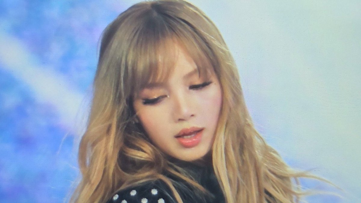 lalisameli's tweet image. Congrats Lisa for being the only person on Earth who has this illegal face card