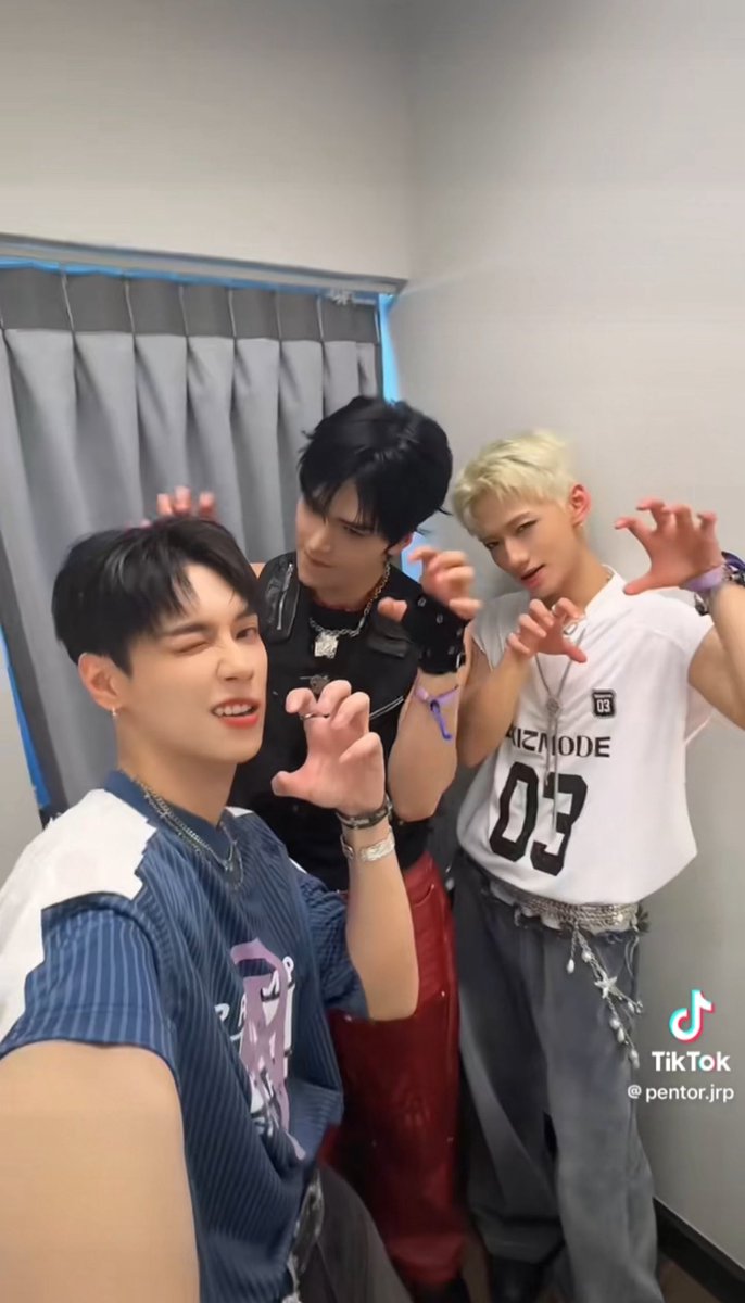 NoiNaRTN's tweet image. POLARIX เป็นวง Introvert ถูกเลี้ยงแบบระบบปิด เล่นชาเลนจ์กันเอง แถมเล่นในห้องปิดทึบด้วย (._.)