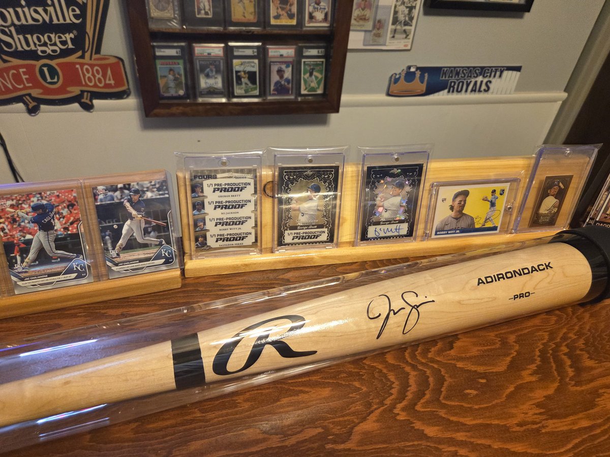 👀 yes, added a <a href="/FansAuthentic/">Fanatics Authentic</a> <a href="/RawlingsSports/">Rawlings Baseball</a> Jac Caglianone autographed bat in to my collection!!!! An awesome addition to my collection!! Love it!!!! 🔥 #Royals #JacCaglianone