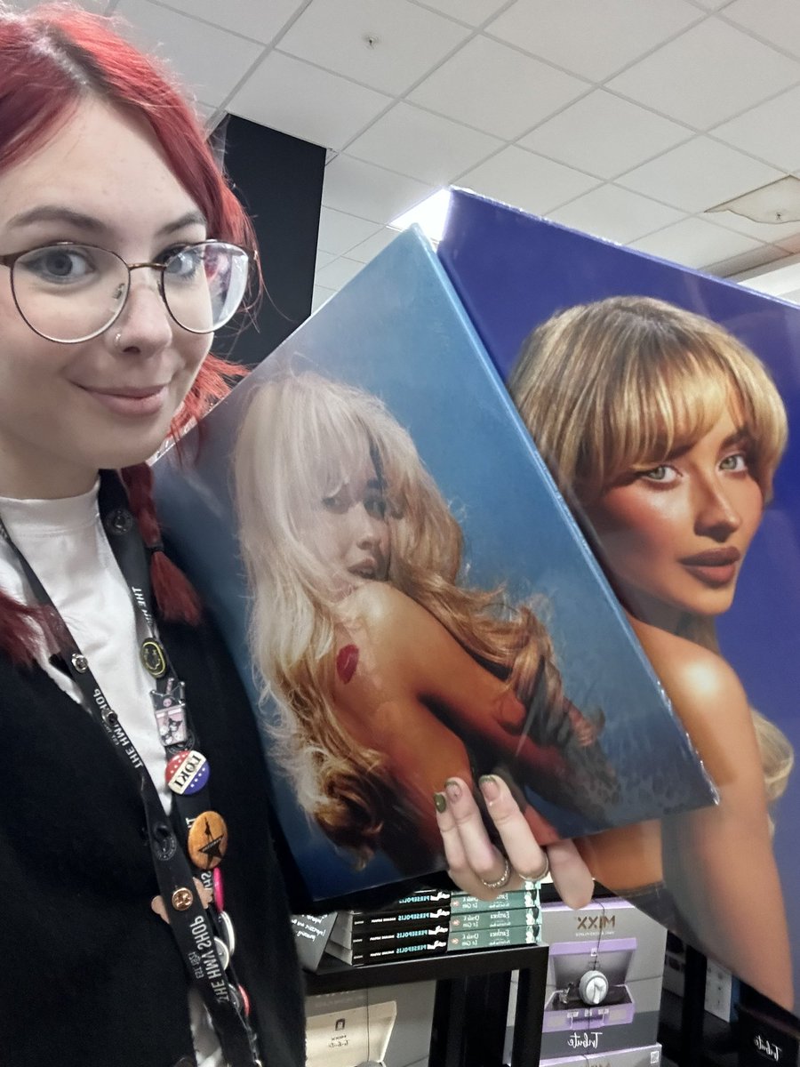 hmvBasingstoke_'s tweet image. Its Sabrina night 2 at BST hyde Park tonight and we are all excited to see what she performs, catch up with her setlist and get her vinyls today!!!🎶🎵🎤
#sabrinacarpenter #sabrina #hydepark #bsthydepark #manchild #music #gig #concert