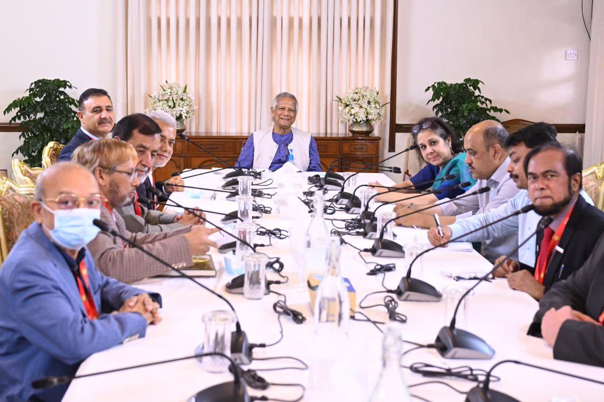 Chief Adviser urges Islamic NGOs to take up social business to support Muslim world 

Dhaka, 6 July 2025: Chief Adviser Professor Muhammad Yunus on Sunday urged Islamic NGOs to take up more social business to support the Muslim world.

He made the call when a group of NGO leaders